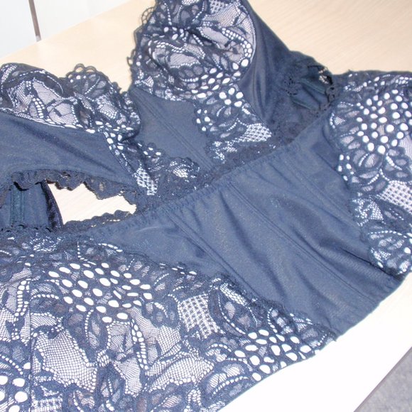 Gorgeous Corset Lingerie Nude & Black Lace - NWT - Picture 10 of 16